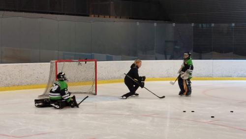 #icehockey #hockey #hockeylife #hockeyplayer #hockeygame #goalie #eishockey #ice #hockeylove #hockeygoalie #puck #schrabmayr