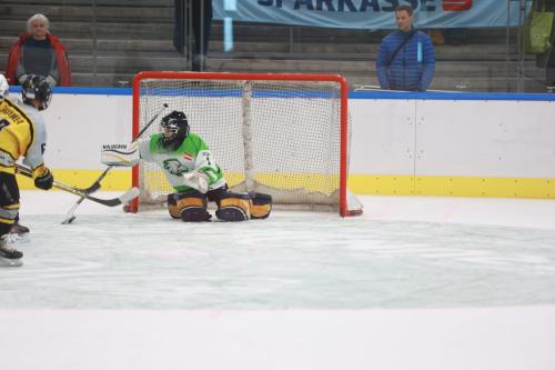 #icehockey #hockey #hockeylife #hockeyplayer #hockeygame #goalie #eishockey #ice #hockeylove #hockeygoalie #puck #schrabmayr