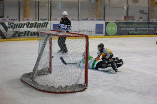 #icehockey #hockey #hockeylife #hockeyplayer #hockeygame #goalie #eishockey #ice #hockeylove #hockeygoalie #puck #schrabmayr