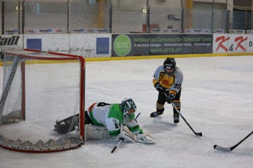 #icehockey #hockey #hockeylife #hockeyplayer #hockeygame #goalie #eishockey #ice #hockeylove #hockeygoalie #puck #schrabmayr