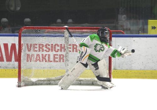 #icehockey #hockey #hockeylife #hockeyplayer #hockeygame #goalie #eishockey #ice #hockeylove #hockeygoalie #puck #schrabmayr