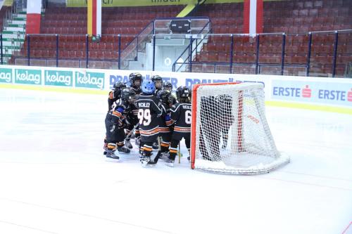 #icehockey #hockey #hockeylife #hockeyplayer #hockeygame #goalie #eishockey #ice #hockeylove #hockeygoalie #puck #schrabmayr