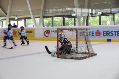 #icehockey #hockey #hockeylife #hockeyplayer #hockeygame #goalie #eishockey #ice #hockeylove #hockeygoalie #puck #schrabmayr