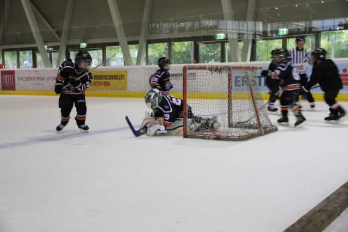 #icehockey #hockey #hockeylife #hockeyplayer #hockeygame #goalie #eishockey #ice #hockeylove #hockeygoalie #puck #schrabmayr